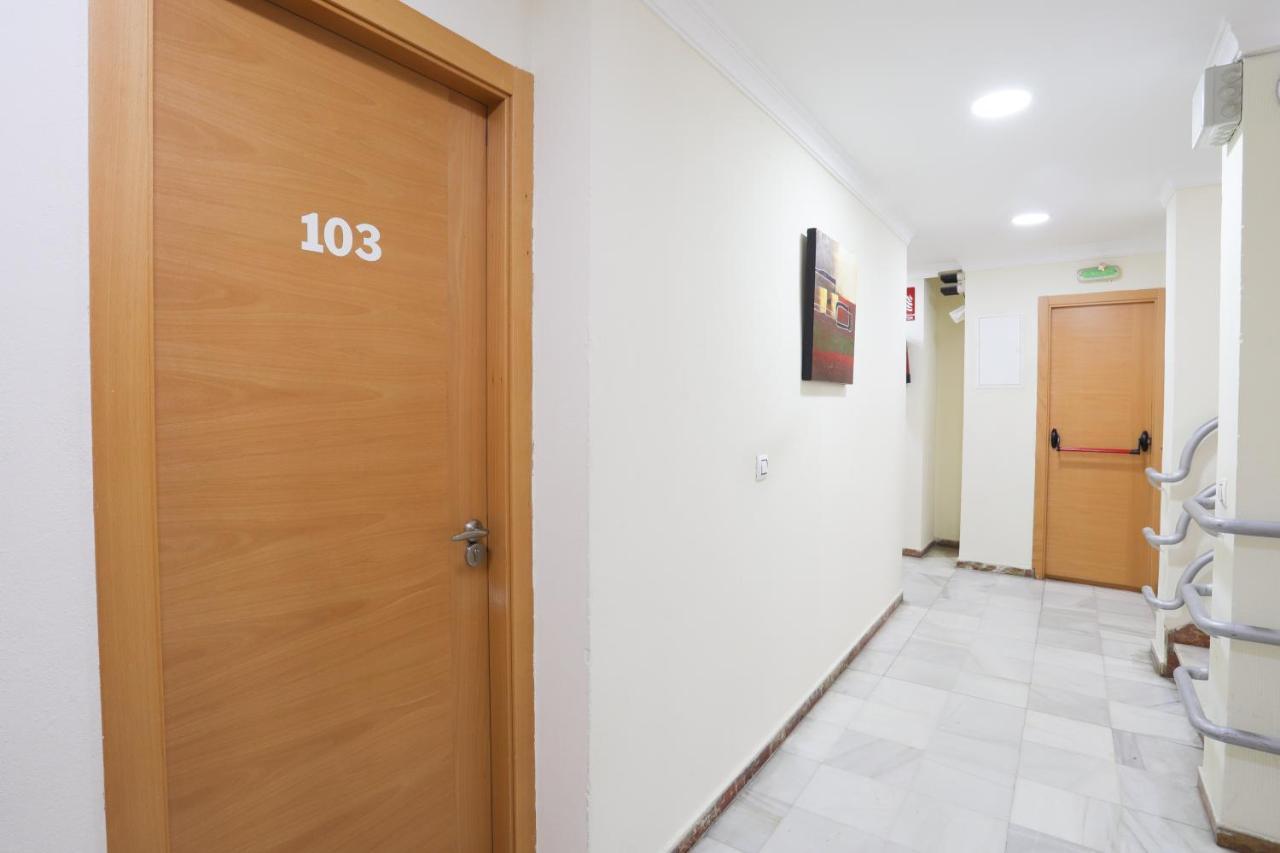 Hostal La Campana La Línea de la Concepción Exterior foto