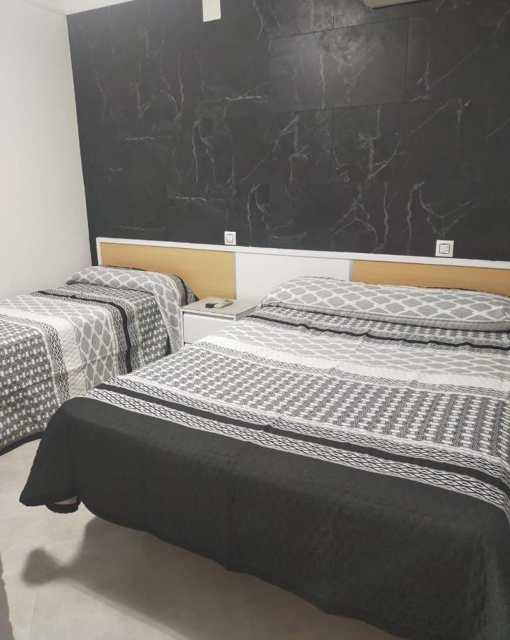 Hostal La Campana La Línea de la Concepción Exterior foto