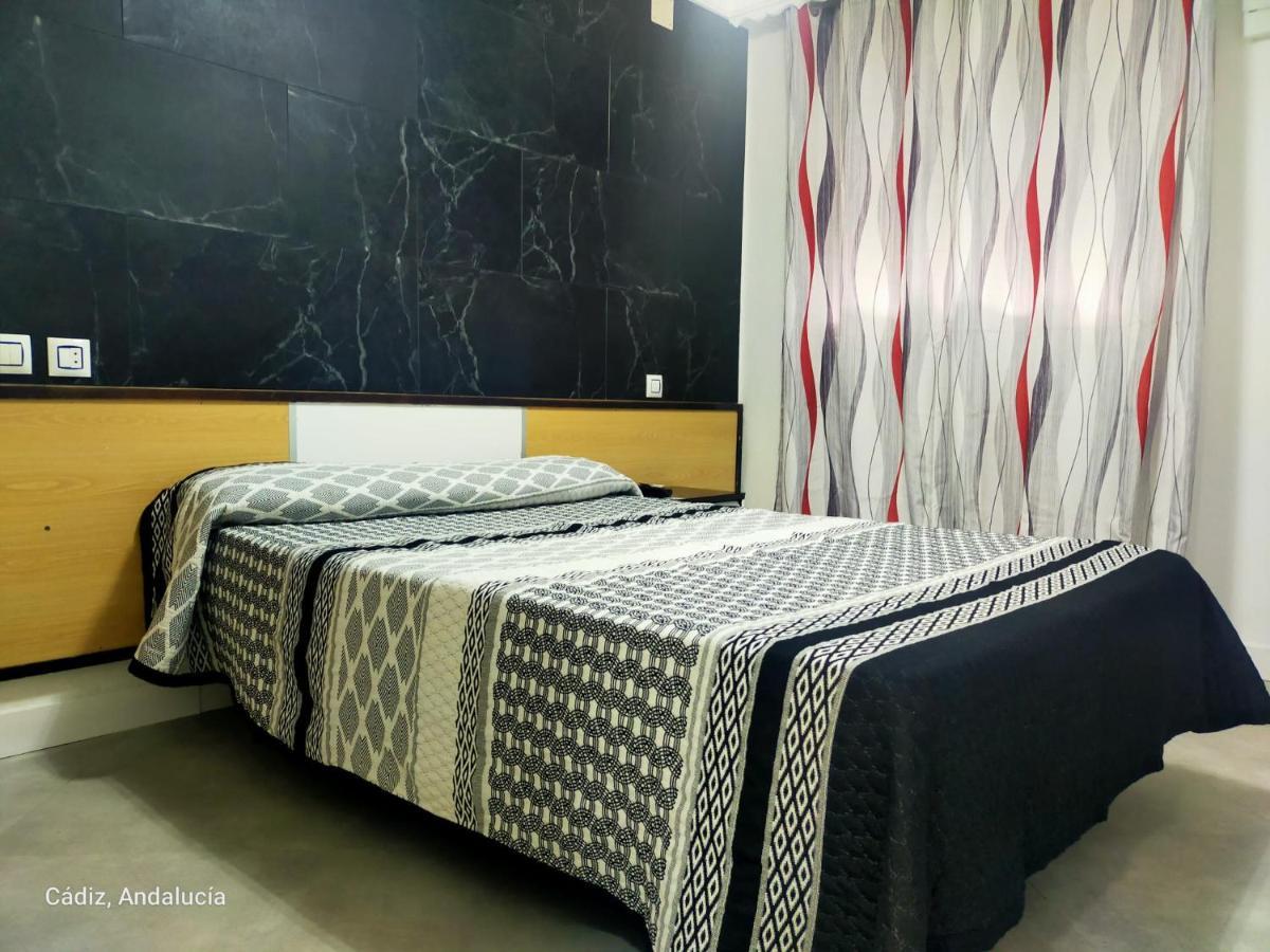 Hostal La Campana La Línea de la Concepción Exterior foto