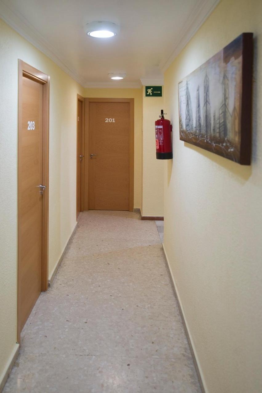 Hostal La Campana La Línea de la Concepción Exterior foto