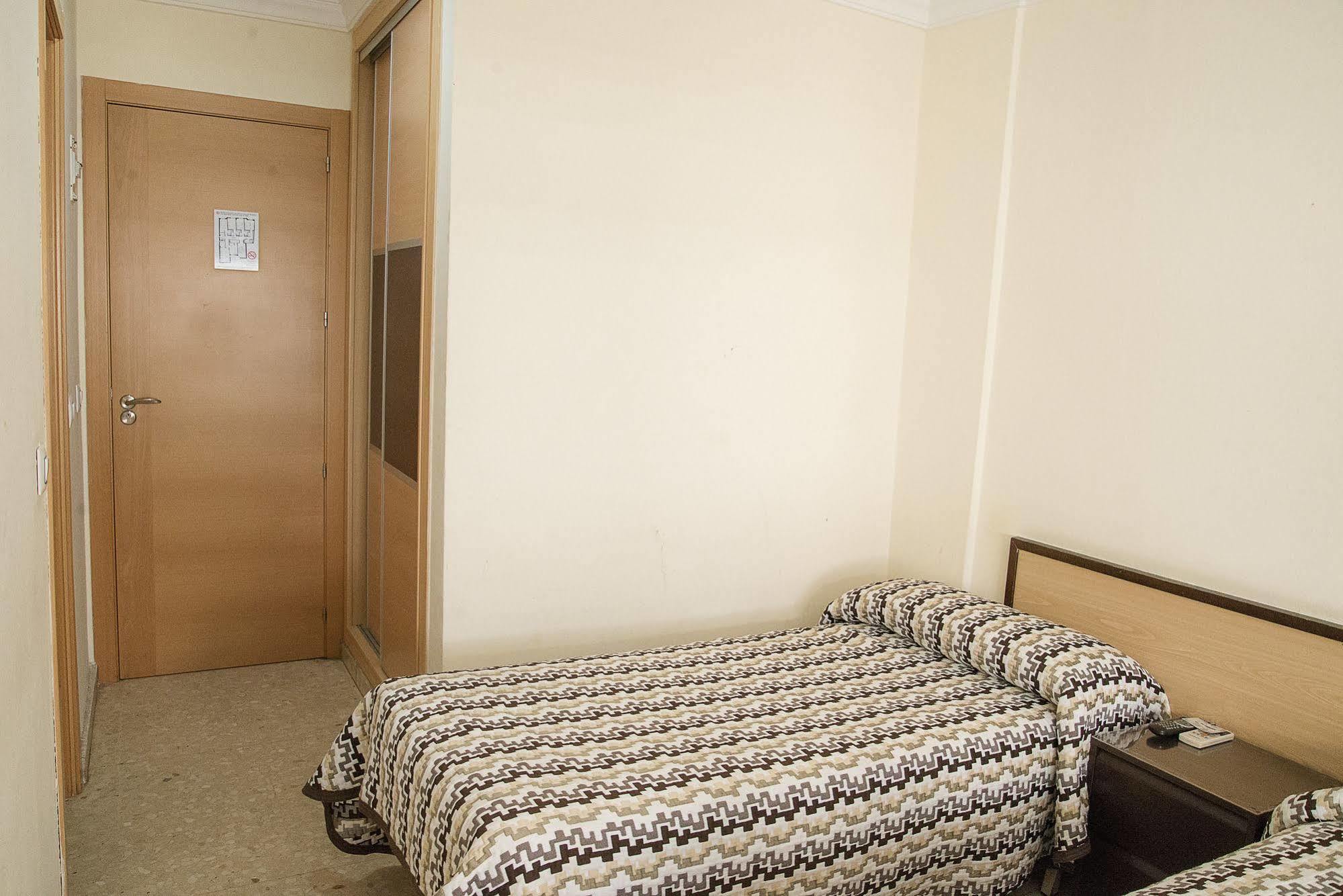 Hostal La Campana La Línea de la Concepción Exterior foto