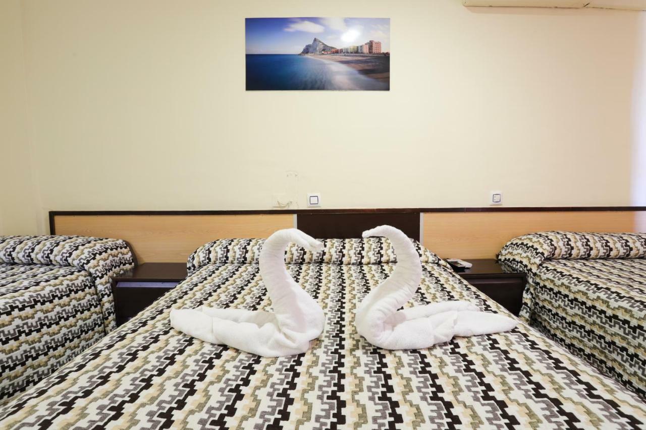 Hostal La Campana La Línea de la Concepción Exterior foto